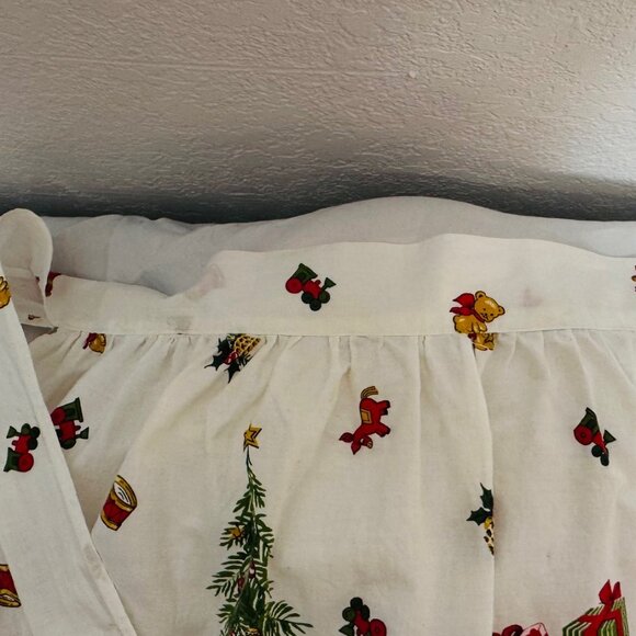 Circa 1970's -80's, whimsical Christmas half apron - Picture 5 of 9